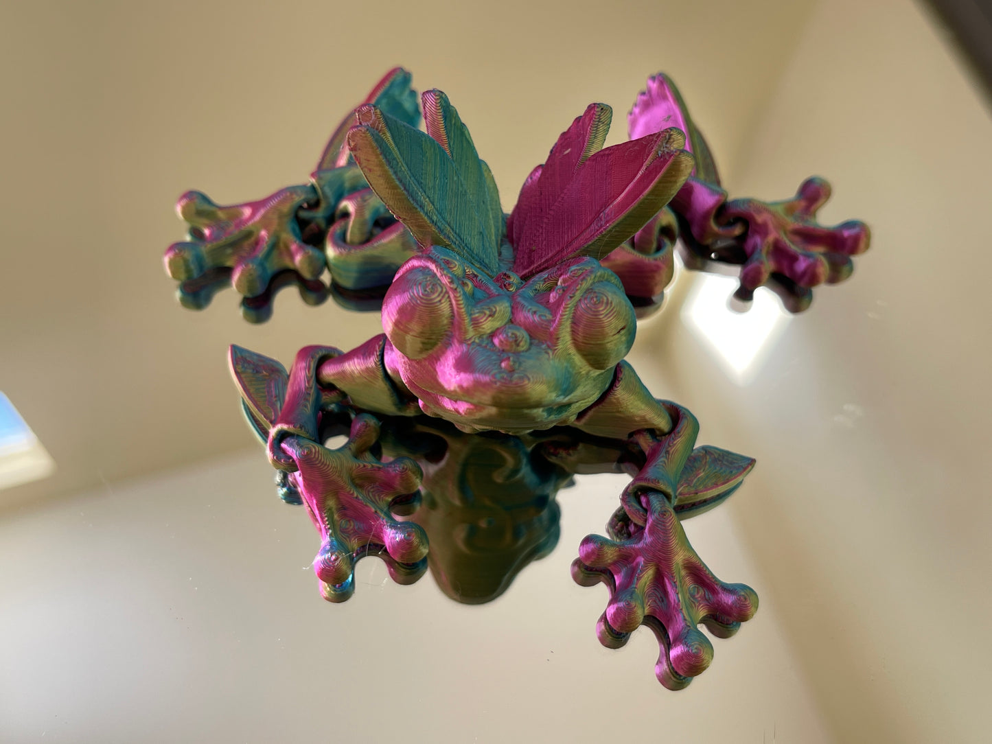 Flutter Frog (customizable single color)